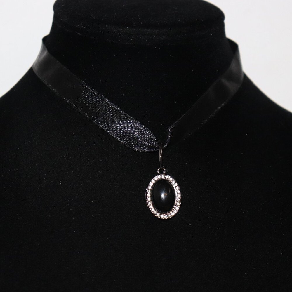 Beautiful black ribbon and rhinestone pendant choker necklace 14"
